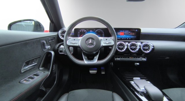 MERCEDES-BENZ A 250 e AMG Line