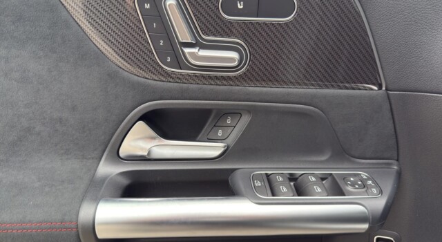 MERCEDES-BENZ GLA 200 Night Star 7G-DCT