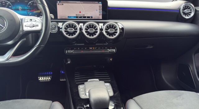 MERCEDES-BENZ A 250 AMG Line