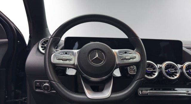 MERCEDES-BENZ GLA 250 AMG Line 4Matic