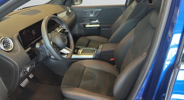 MERCEDES-BENZ GLA 200 Night Star 7G-DCT