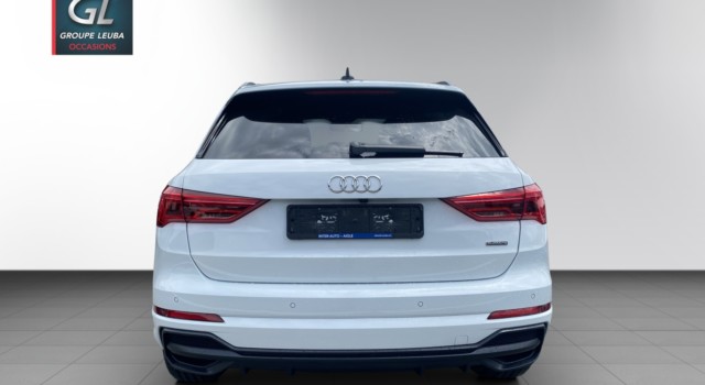 AUDI Q3 40 TDI S line Attr qu
