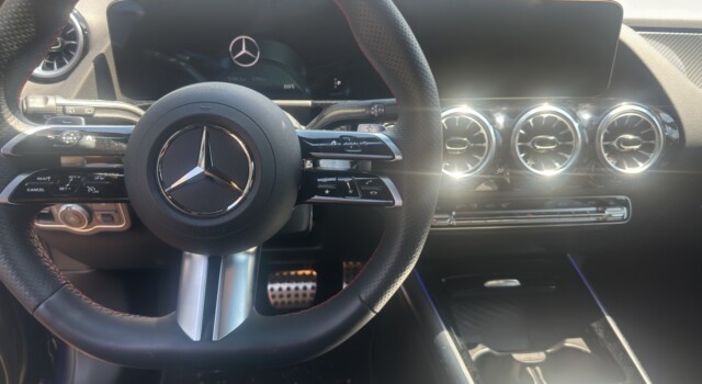 MERCEDES-BENZ GLA 200 7G-DCT