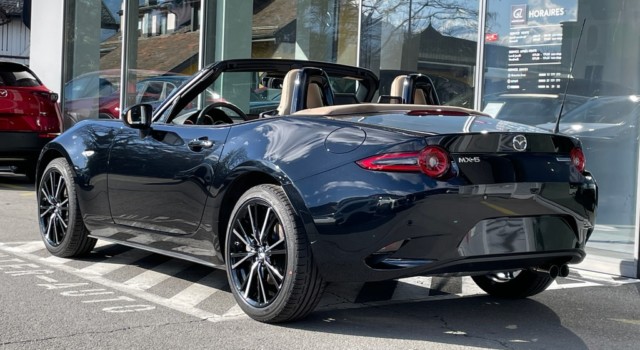 MAZDA MX-5 Skyactiv-G 184 Kazari
