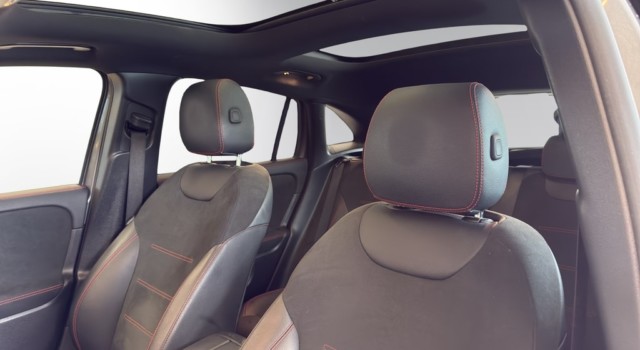 MERCEDES-BENZ GLA 220 d AMG Line 4Matic
