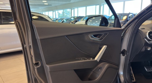 AUDI Q2 40 TFSI S line Attr qu