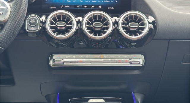 MERCEDES-BENZ GLA 250 AMG Line 4Matic