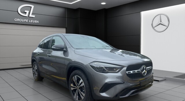 MERCEDES-BENZ GLA 200 Night Star 7G-DCT