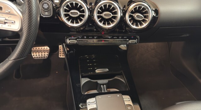 MERCEDES-BENZ A 220 AMG Line 7G-DCT 4Matic