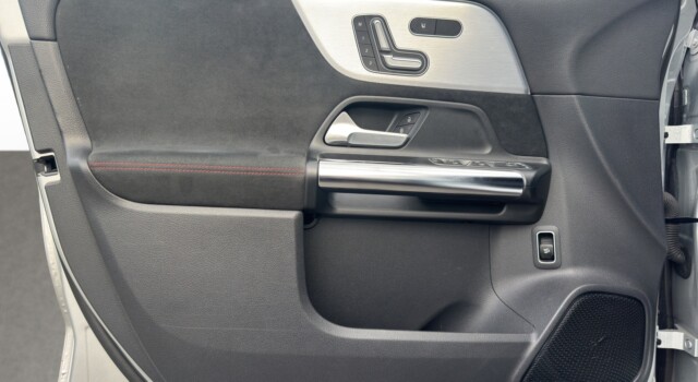 MERCEDES-BENZ GLA 250 4Matic AMG Line 8G-DCT