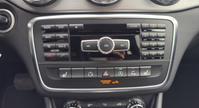 MERCEDES-BENZ GLA 200 Night Star 7G-DCT