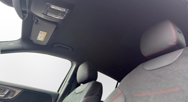 MERCEDES-BENZ GLA 200 Night Star 7G-DCT