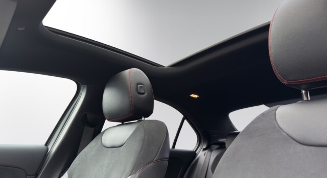 MERCEDES-BENZ A 250 AMG Line