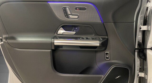 MERCEDES-BENZ EQA 250