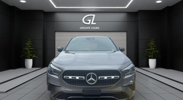 MERCEDES-BENZ GLA 200 Night Star 7G-DCT