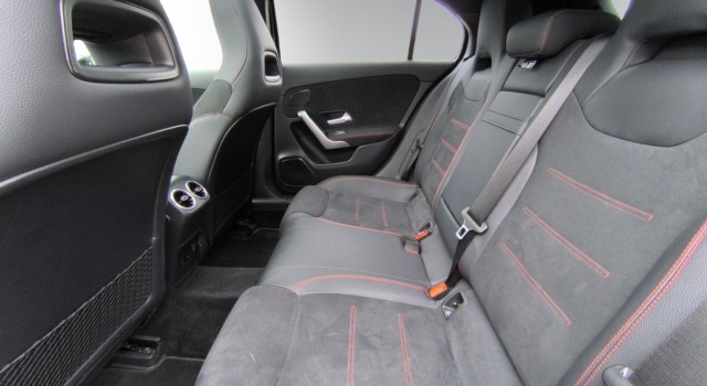 MERCEDES-BENZ A 250 e AMG Line