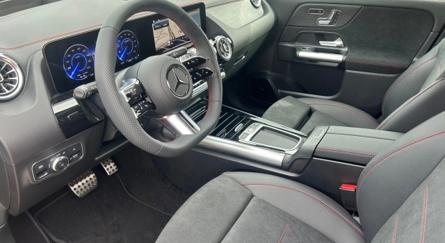 MERCEDES-BENZ EQA 350 66,5 kWh 4Matic Excellence
