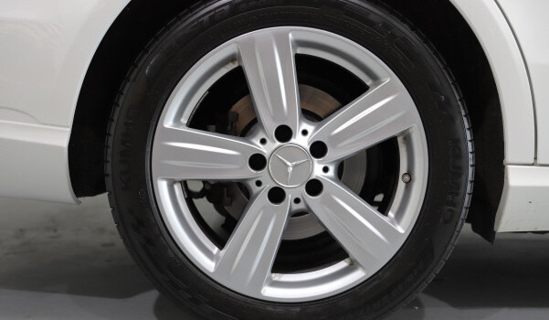 MERCEDES-BENZ E 250 BlueTEC 4Matic 7G-Tronic