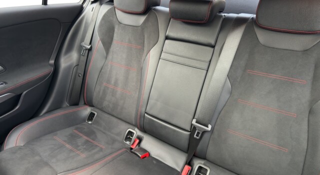 MERCEDES-BENZ A 250 AMG Line