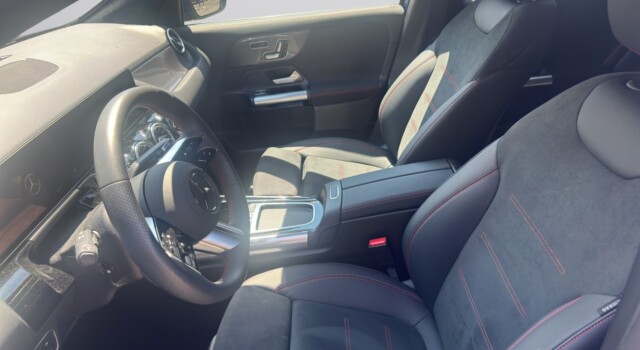 MERCEDES-BENZ GLA 200 7G-DCT