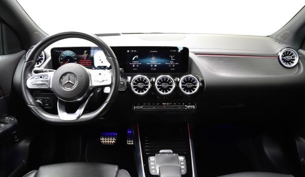 MERCEDES-BENZ EQA 300 AMG Line 4Matic