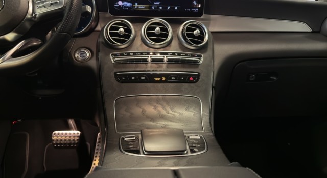 MERCEDES-BENZ GLC 300 e AMG Line 4Matic