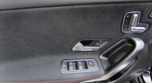 MERCEDES-BENZ A 250 e AMG Line