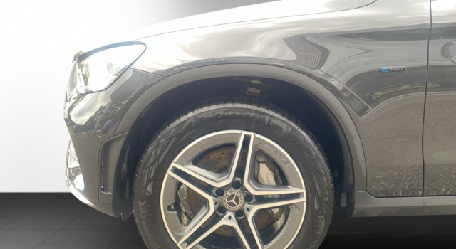 MERCEDES-BENZ GLC 300 e AMG Line 4Matic