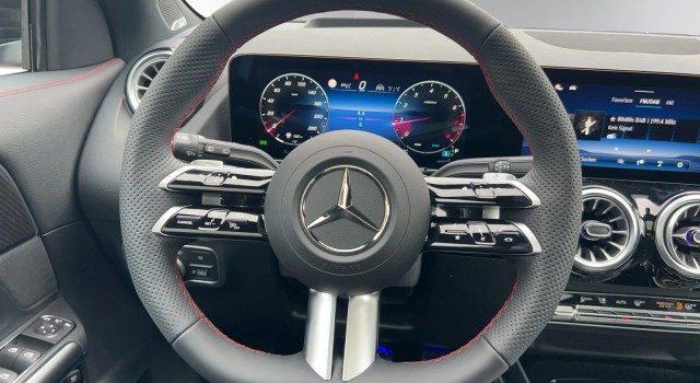 MERCEDES-BENZ GLA 250 4Matic 8G-DCT Swiss Star