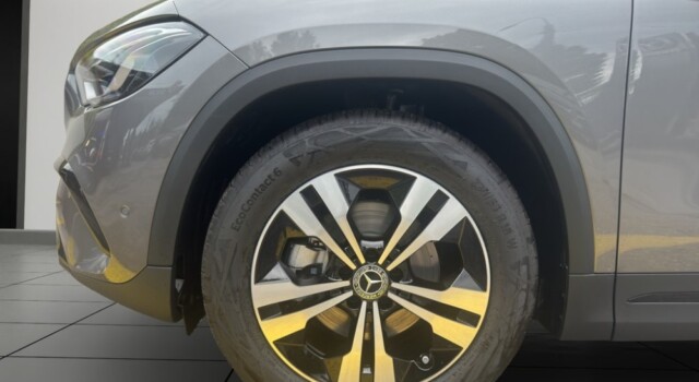 MERCEDES-BENZ GLA 200 Night Star 7G-DCT