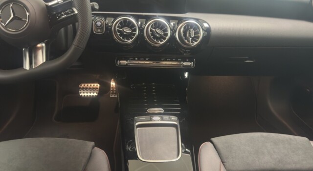 MERCEDES-BENZ A 220 4Matic 8G-DCT