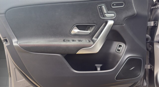 MERCEDES-BENZ A 250 AMG Line
