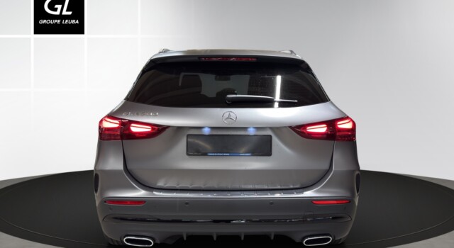 MERCEDES-BENZ GLA 200 Night Star 7G-DCT