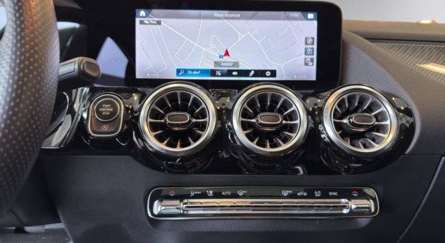 MERCEDES-BENZ GLA 220 d AMG Line 4Matic