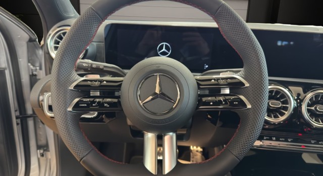 MERCEDES-BENZ A 220 4Matic 8G-DCT
