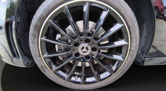 MERCEDES-BENZ A 250 e AMG Line