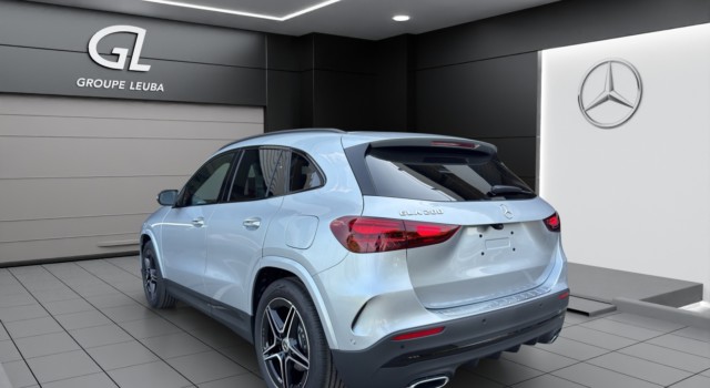 MERCEDES-BENZ GLA 200 Night Star 7G-DCT