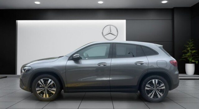 MERCEDES-BENZ GLA 200 Night Star 7G-DCT