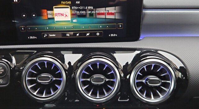 MERCEDES-BENZ A 200 AMG Line