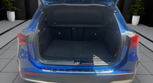 MERCEDES-BENZ GLA 200 7G-DCT