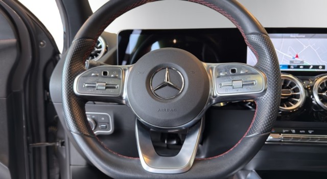 MERCEDES-BENZ GLA 220 d AMG Line 4Matic