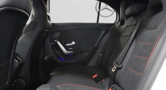 MERCEDES-BENZ A 180 Night Star 7G-DCT