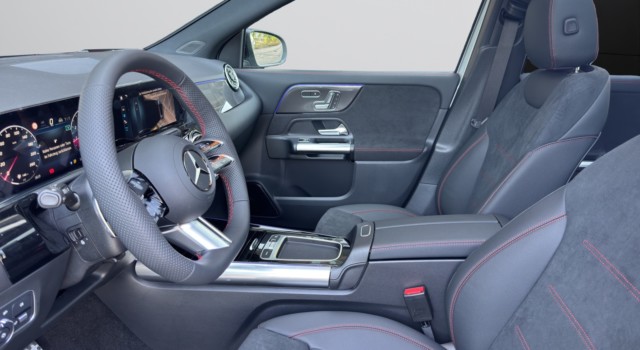MERCEDES-BENZ GLA 200 Night Star 7G-DCT