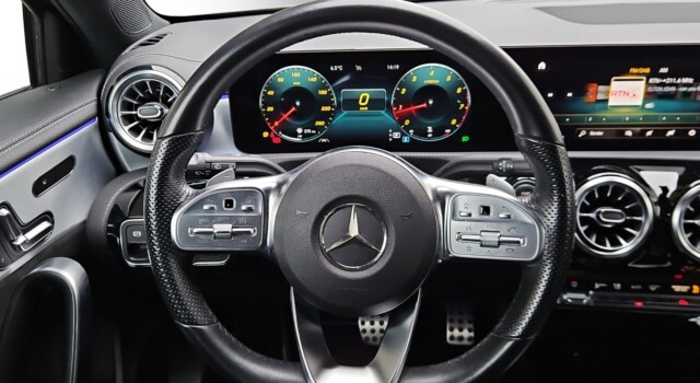 MERCEDES-BENZ A 200 AMG Line