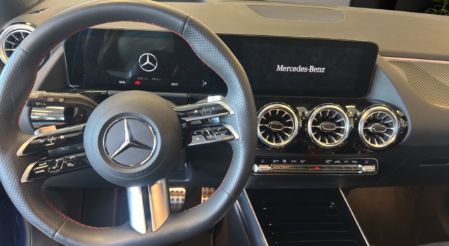 MERCEDES-BENZ GLA 200 Night Star 7G-DCT