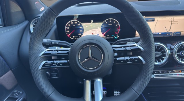 MERCEDES-BENZ GLA 250 4Matic 8G-DCT Swiss Star