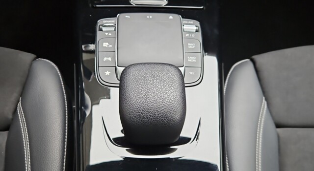 MERCEDES-BENZ A 200 AMG Line