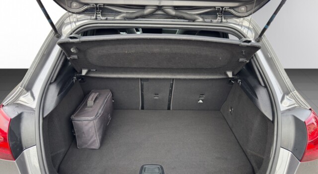 MERCEDES-BENZ A 250 e 8G-DCT