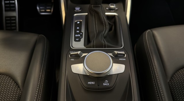 AUDI Q2 40 TFSI S line Attr qu