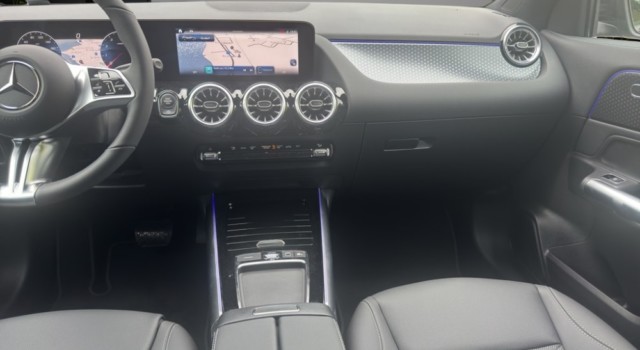 MERCEDES-BENZ GLA 200 Night Star 7G-DCT